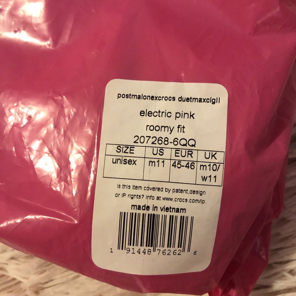 Post Malone NIB Unisex Crocs Electric Pink - Picture 4 of 7